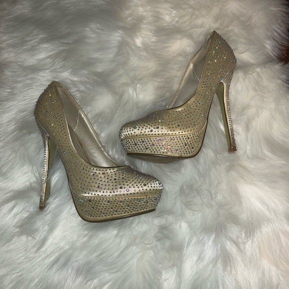 Heels - Picture 3 of 3